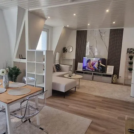 Zentrumsnahe 4 Etagenwohnung Fuer Bis Zu 7 Personen Апартаменты *