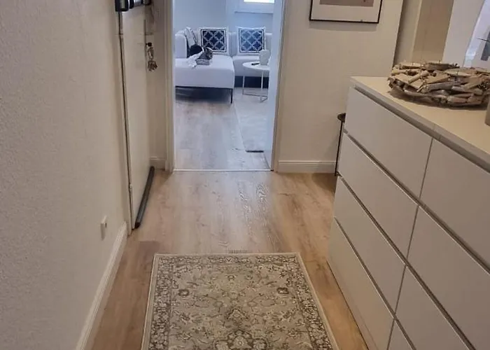 Zentrumsnahe 4 Etagenwohnung Fuer Bis Zu 7 Personen Апартаменты Эссен