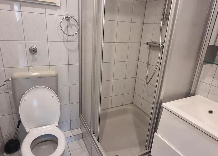 Zentrumsnahe 4 Etagenwohnung Fuer Bis Zu 7 Personen *