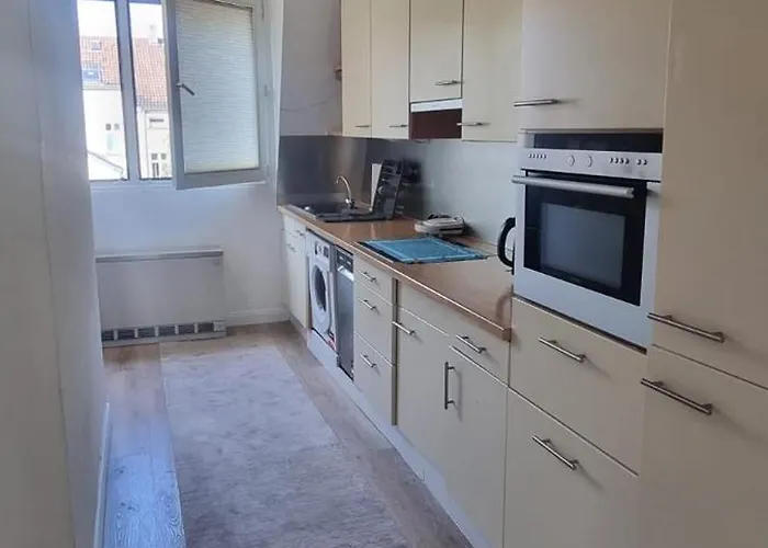 Zentrumsnahe 4 Etagenwohnung Fuer Bis Zu 7 Personen Эссен