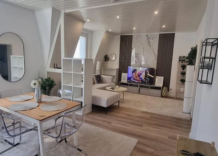 Zentrumsnahe 4 Etagenwohnung Fuer Bis Zu 7 Personen Apartment *